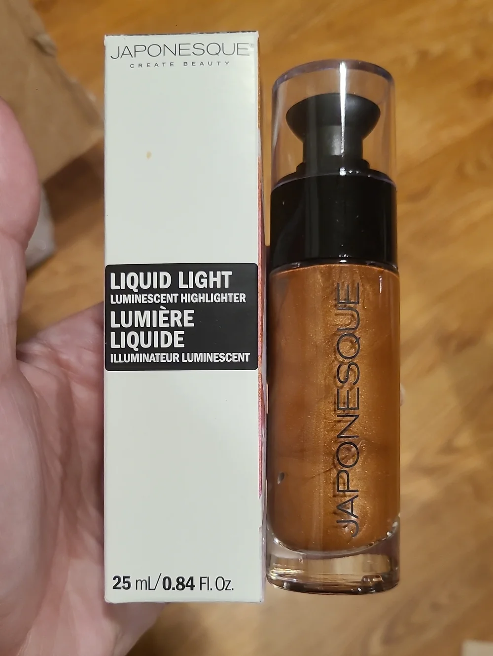 Japonesque Liquid Light Luminescent Highlighter,  Shade 03 NIB